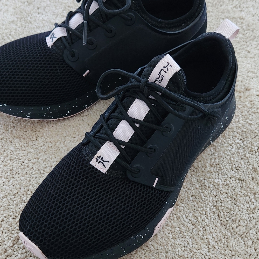 Womens KURO ATOM size 8 wide